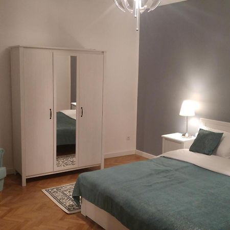 Apartment Bianco Central Sibiu Bagian luar foto