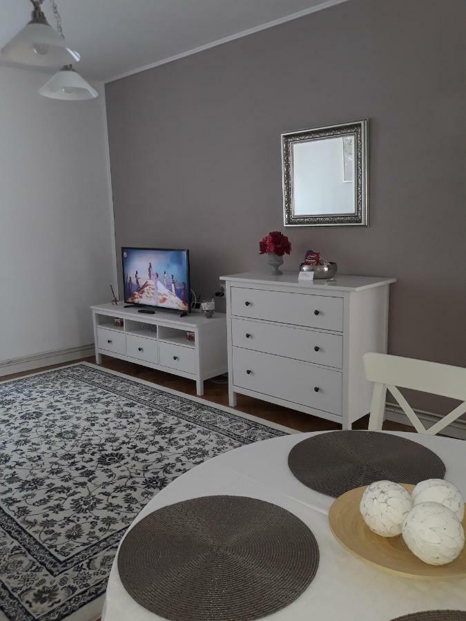 Apartment Bianco Central Sibiu Bagian luar foto