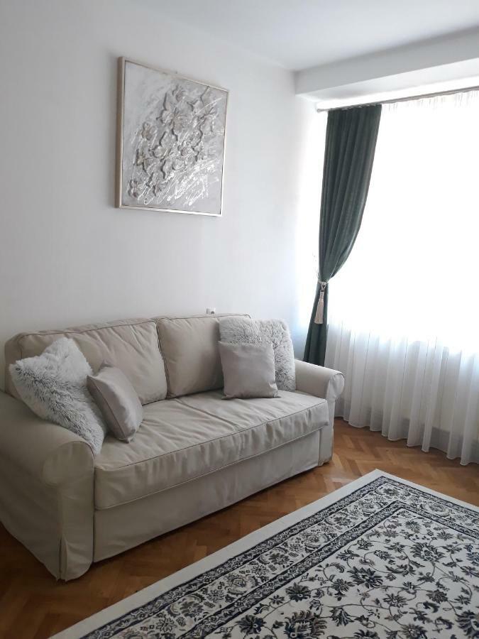 Apartment Bianco Central Sibiu Bagian luar foto